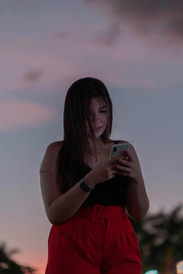 girl using mobile